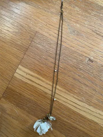 CERASUS 케라스스 크리스탈 플라워 목걸이