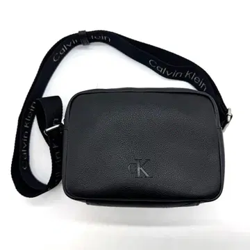 캘빈클라인 숄더백 카메라백 CK 로고 블랙 가죽