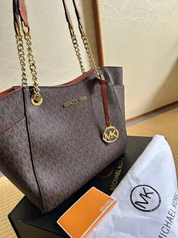 MICHAEL KORS 브라운 숄더백