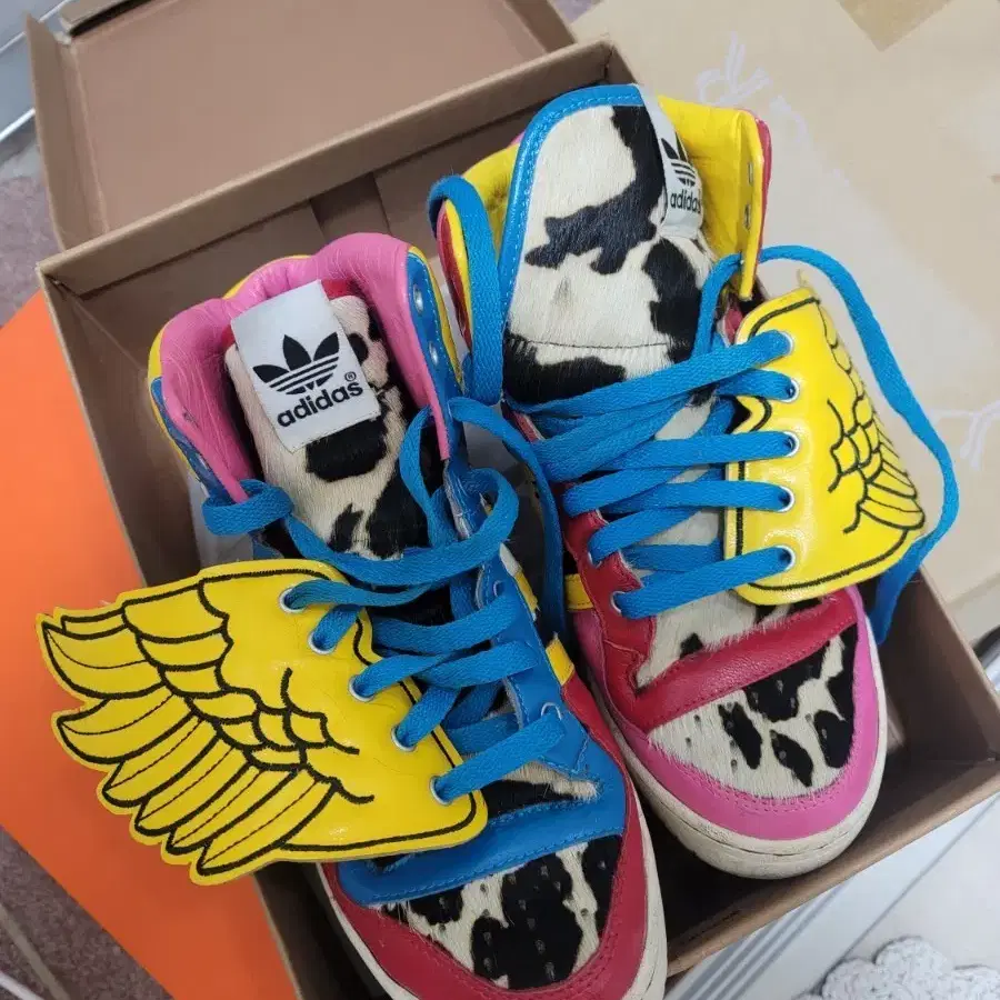 2ne1 jeremy scott shoes