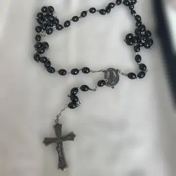 INRI 블랙 십자가 로자리오 목걸이