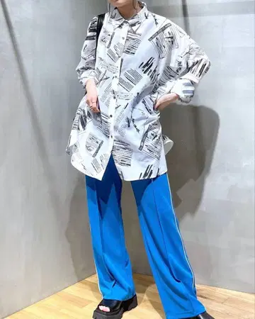 JEANASIS 뉴스 페이퍼 콜라주 셔츠