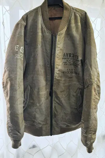 AVIREX MA-1 플라이트 자켓