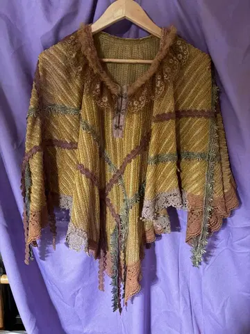 ozz on 겨자색 판초