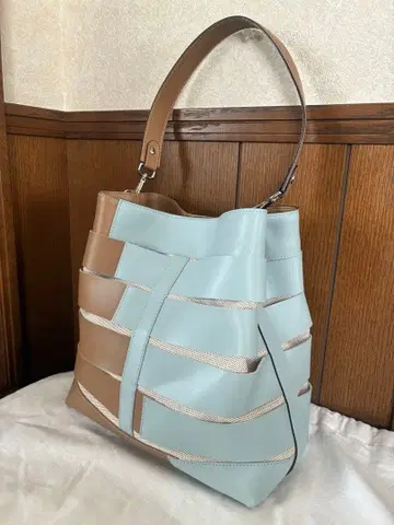 G I A N N I NOT AR O 지아니 노타로 백