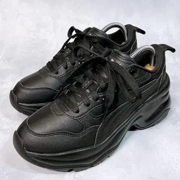 새상품급 [ PUMA ] 통굽 스니커즈 (23) 시리아 웨지 블랙