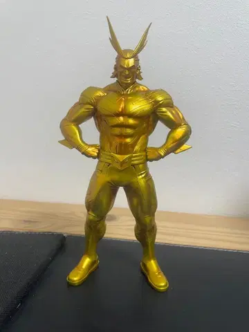 올마이트 골드 피규어