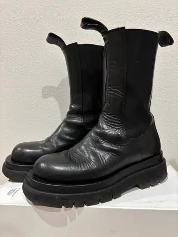 보테가 베네타 35 블랙 가죽 사이드 고어 부츠