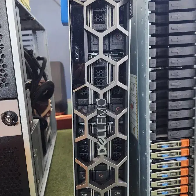 DELL 서버 12베이 신품같은 서버 3,5인치HDD