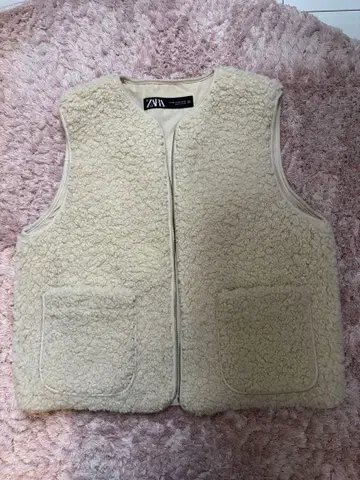 [ ZARA ] 숏 페이크 퍼 베스트