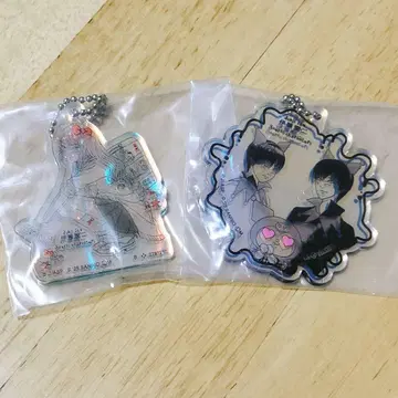 이토 준지 x 산리오 캐릭터즈 토미에 & 블랙 의류 x 화이트 의류