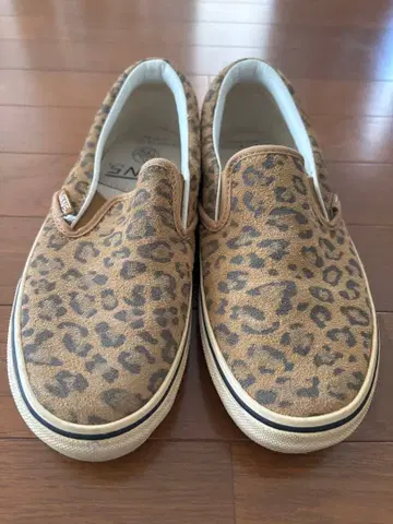 VANS 레오파드 무늬 슬립온