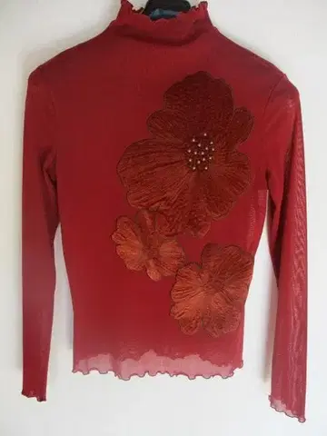 히로코코시노, 자수와 스터드, 상의