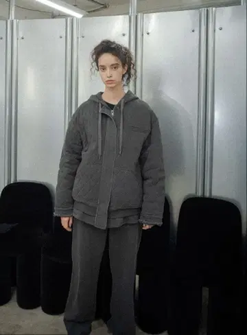 perverze 퀼팅 스웨트셔츠 다운 재킷