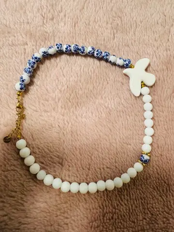 라운드 세라믹 도자기 비즈 주얼리 및 위를 향한 하트 백조 목걸이