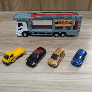 토미카 캐리어카