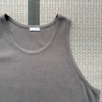 [ 새상품급 ] INNAT 탱크탑 서멀 Khaki 사이즈 2