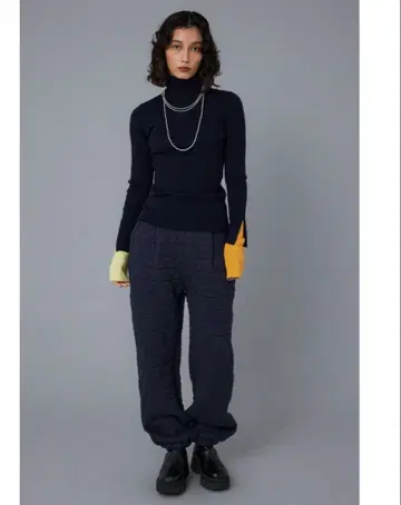 해린 도트 더블 커프스 상의