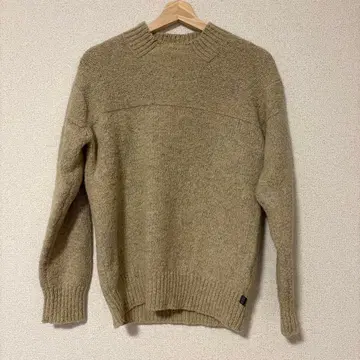 마리떼 프랑소와 저버 옅은 색 니트