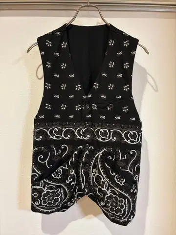 새상품급 ATTACHMENT 어태치먼트 페이즐리 베스트