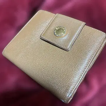 가격 인하 불가리 베이지 카프 레더 이단 접이식 지갑