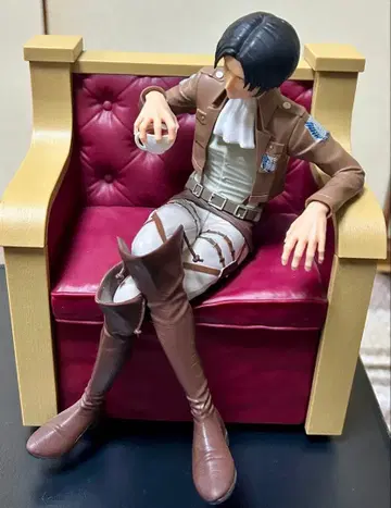 유니버셜 한정판 진격의 거인 리바이 병장 피규어 팝콘통