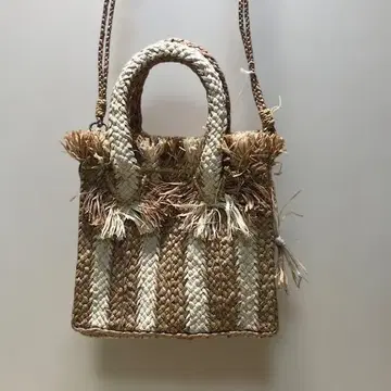 스트라이프 패턴 프린지 달린 바스켓백