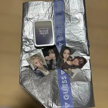 GUESS NMIXX 콜라보 상품 포토 카드 포함