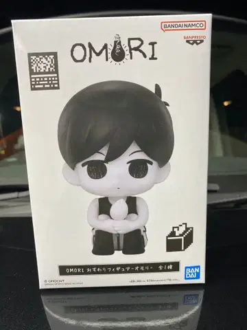 OMORI 피규어 앉은 모습
