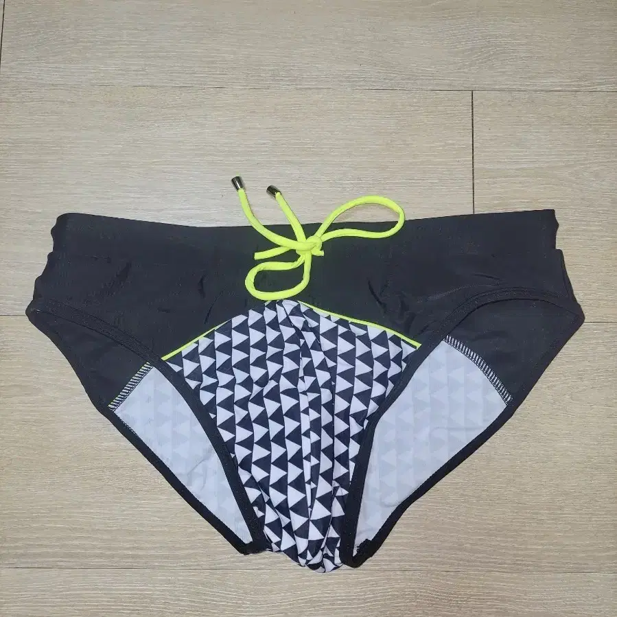 EGDE Reboot Men's Triangle Swim Briefs #egde,#엑디,#수영복,#삼각