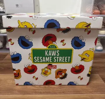 KAWS 세서미 스트리트 유니클로 박스 멀티 컬러
