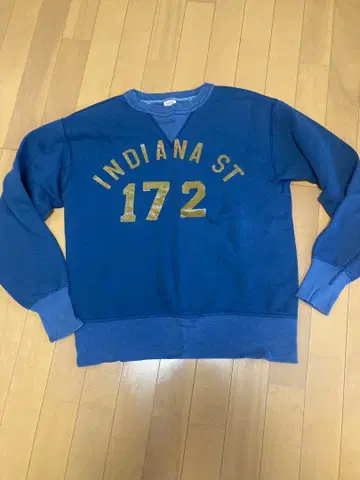 BARNS OUT FITTERS 양V 맨투맨 네이비