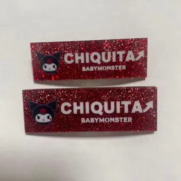 BABYMONSTER 쿠로미 명찰 빨간색 치키타 CHIQUITA