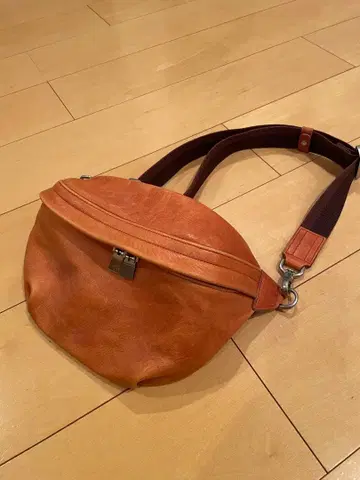 aniary Dark Orange 가죽 숄더백