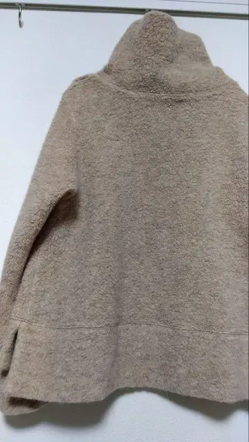 Lucruca 루크루카 베이지 풀오버 상의