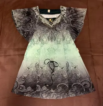 OZZ ON 계열의 Rozen Kavalier의 튜닉 반팔