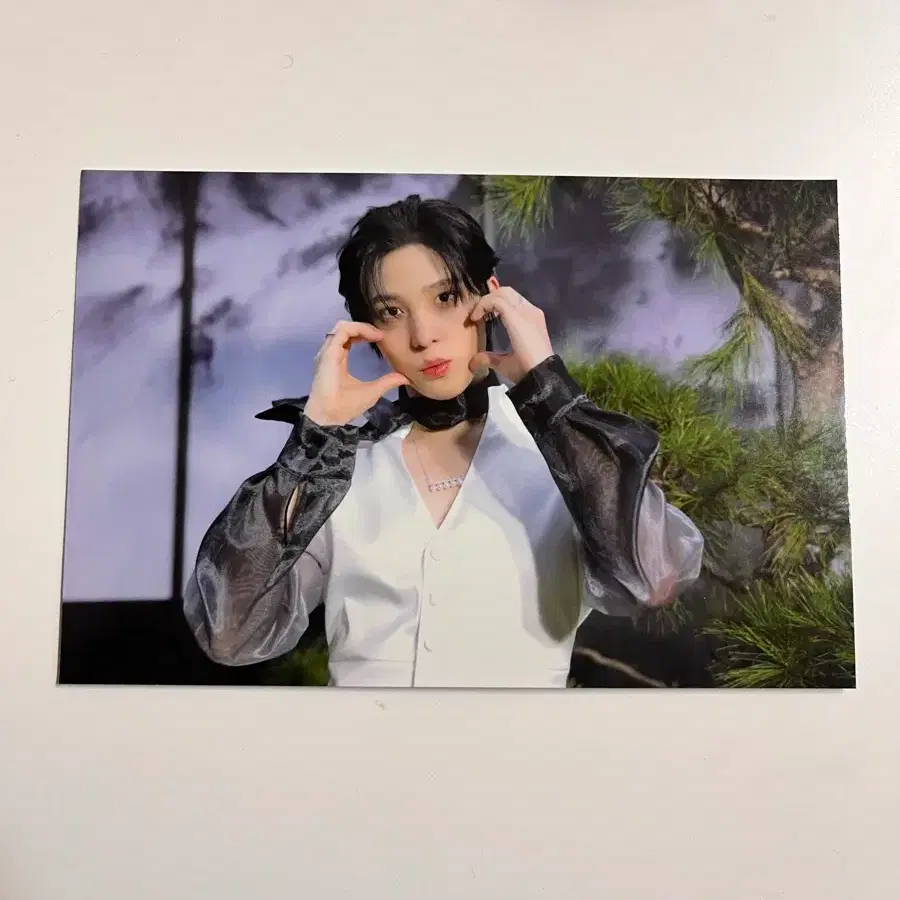 Ateez Yunho unreleased photocard poca on Bunjang Global Site.
