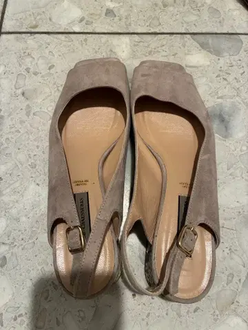 인터슈슈르 샌들 청키힐