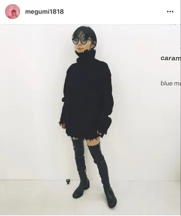 perverze 블랙 크러쉬 하이넥 니트