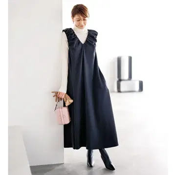 새상품 택 포함 Secret Trophy 블랙 슬리브리스 드레스