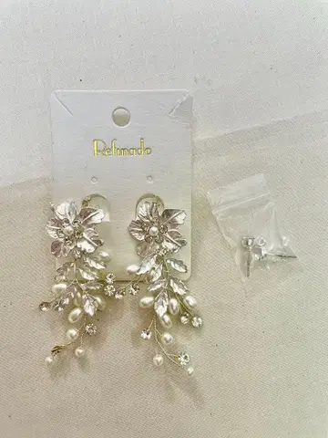 [새상품급] Refinado 브라이덜 플라워 참 귀찌 귀걸이