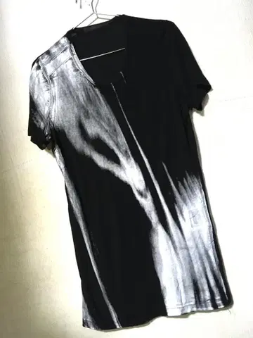 선착순! JULIUS 슬래시 프린트 디자인 티셔츠 블랙