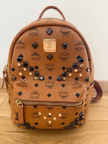MCM 스터드 장식 백팩