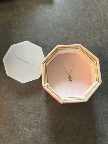 반돔 아오야마 목걸이 핑크 골드