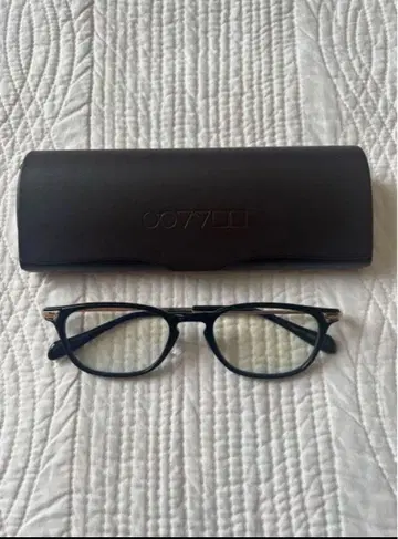 올리버 피플스 타원형 안경 블랙