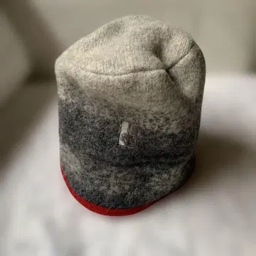 데상트 여성 니트 모자