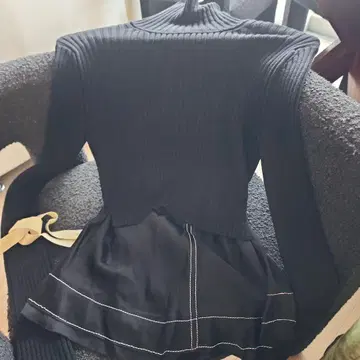 새상품 ZARA WOMAN STUDIO 블랙 상의 M-L