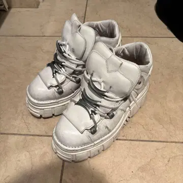 NEW ROCK 화이트 42 박스 있음