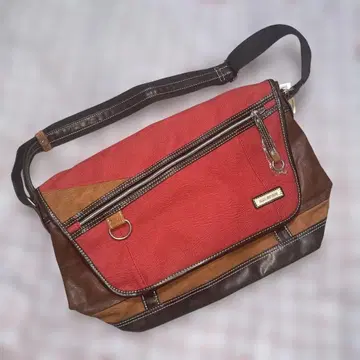 MOUSTACHE 숄더 메신저 백 레드 브라운