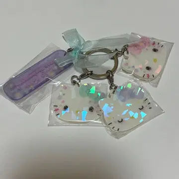 헬로키티 50주년 기념일 아크릴 키링